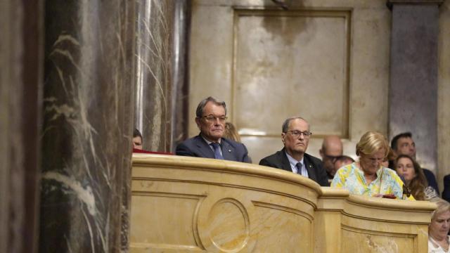 Los expresidente de la Generalitat Artur Mas (i) y Quim Torra (d), y la expresidenta del Parlament Núria de Gispert (d)