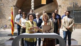Imagen conjunta de los equipos negociadores de ERC y el PSC