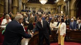 Salvador Illa, nuevo presidente de la Generalitat, es felicitado tras ser investido