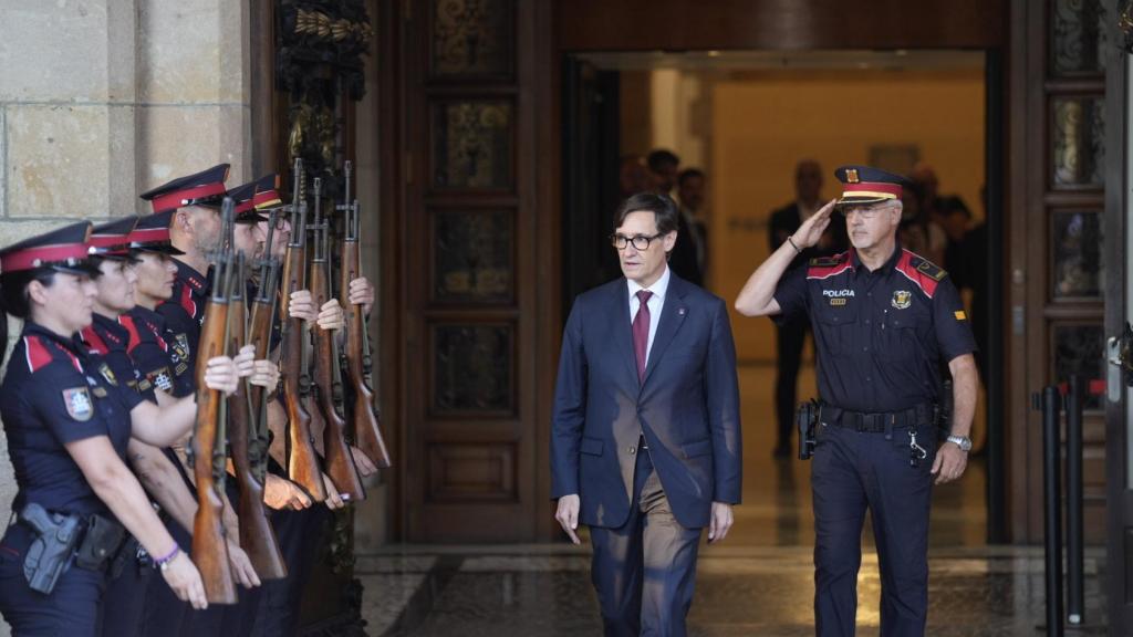 Salvador Illa abadona el Parlament investido 'president' de la Generalitat