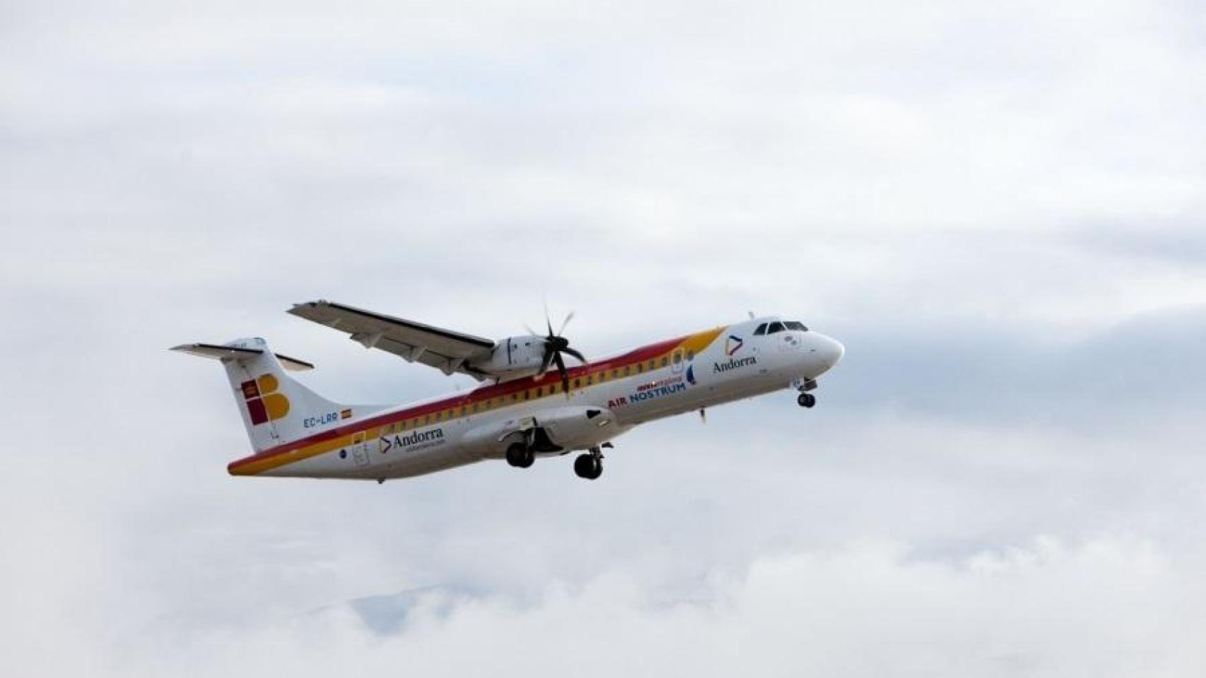 Un avión que cubre la ruta entre Andorra y Madrid