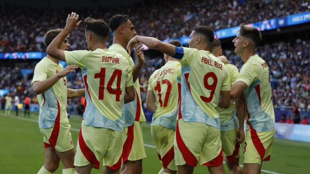 Los jugadores de la selección española celebran un gol de Fermín López contra Francia