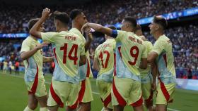 Los jugadores de la selección española celebran un gol de Fermín López contra Francia