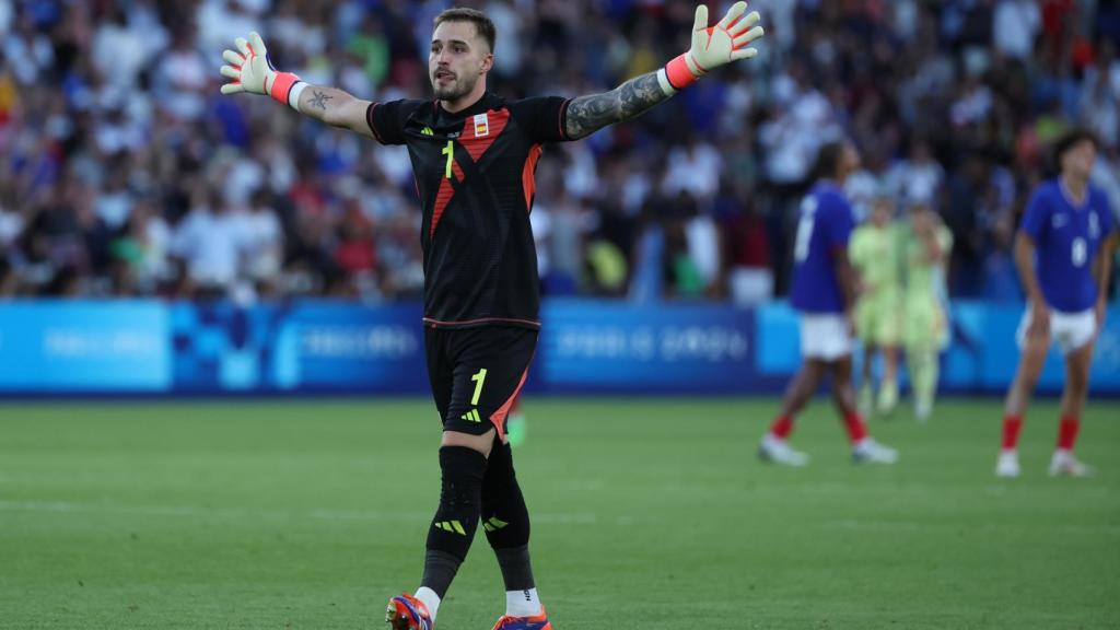 Arnau Tenas celebra la conquista de la medalla de oro en los Juegos Olímpicos