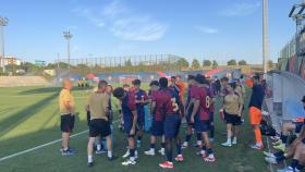 Los jugadores del Barça B disputan un amistoso contra L'Hospitalet