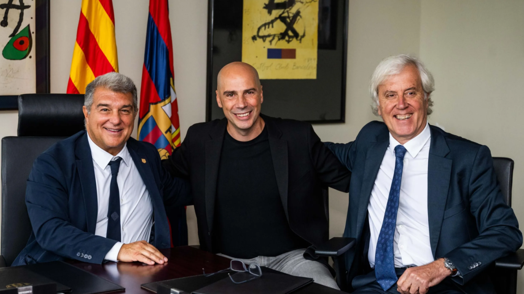 Joan Peñarroya formaliza su fichaje por el Barça de basket con Joan Laporta y Josep Cubells