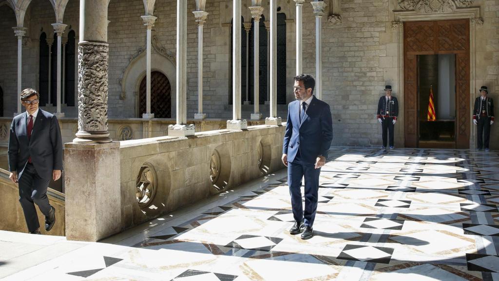 El presidente saliente, Pere Aragonès, recibe a Salvador Illa en el Palau de la Generalitat