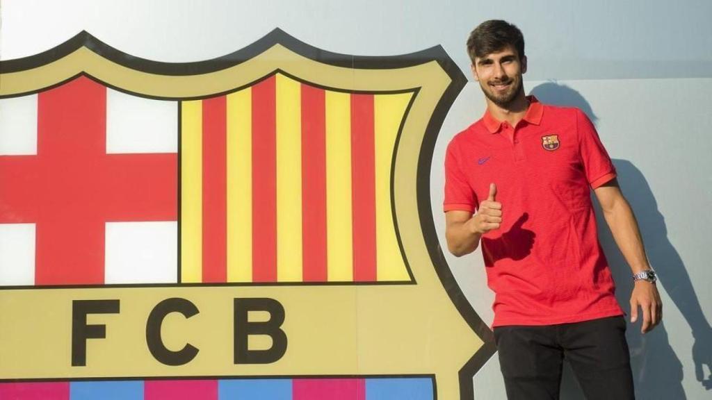 André Gomes en las oficinas del Barça