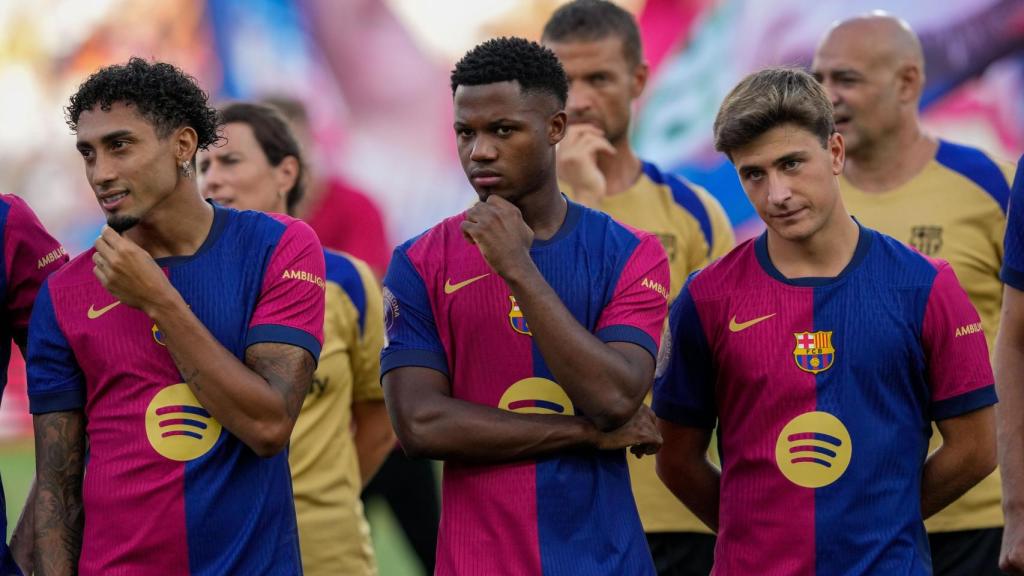 Raphinha, Ansu Fati y Pablo Torre antes del Barça-Mónaco en Montjuïc