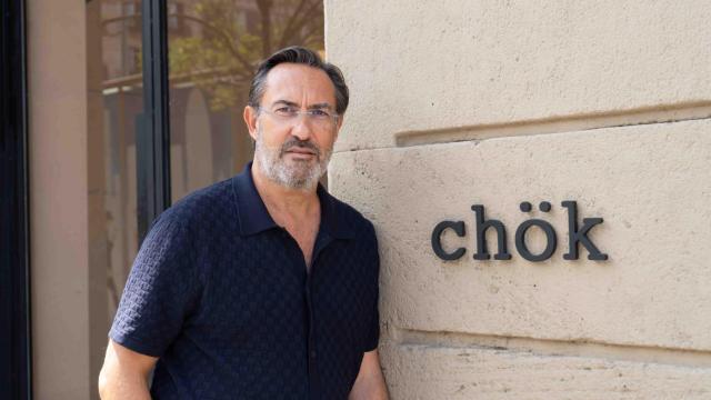 Fernando Madrid, CEO y fundador de Chök, frente a su local en el Born, Barcelona