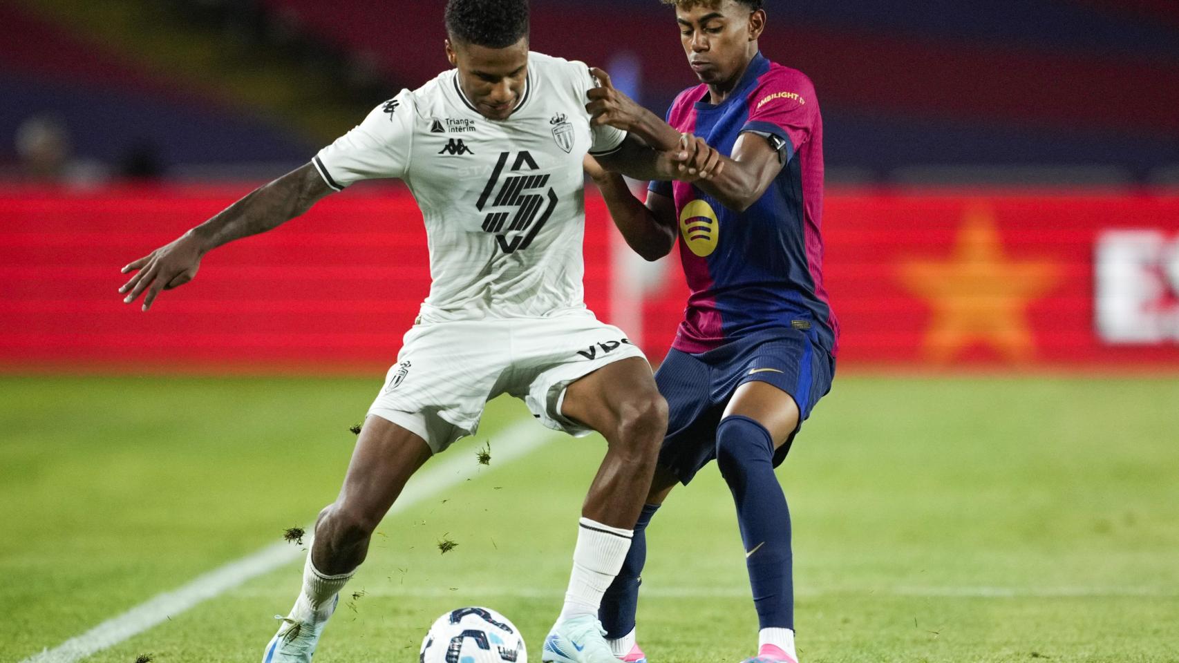 Lamine Yamal durante el Barça-Mónaco