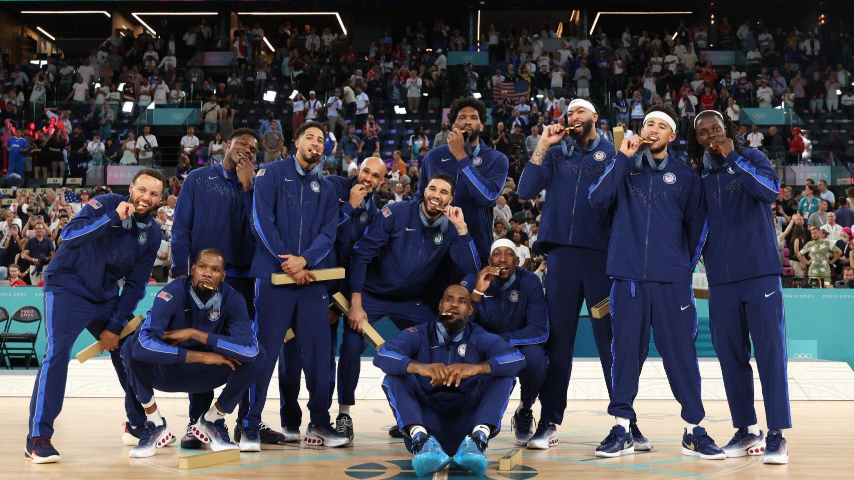 La selección de Estados Unidos celebra el oro olímpico