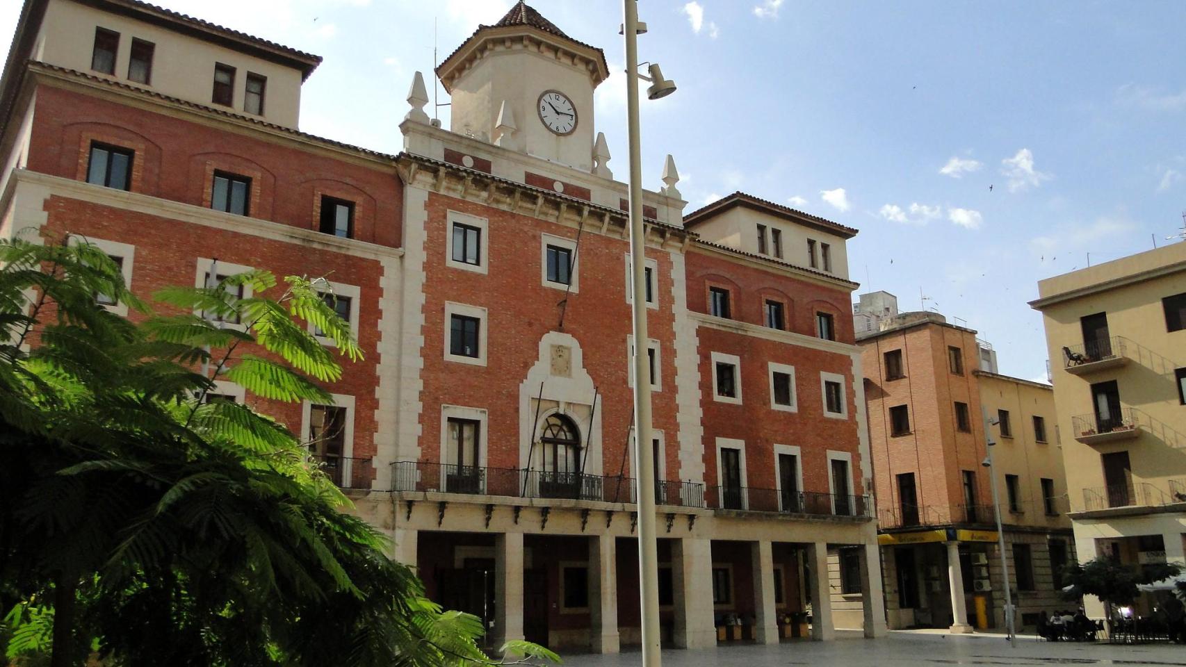 Plaza España de Tortosa, donde se encuentra el ayuntamiento de la ciudad