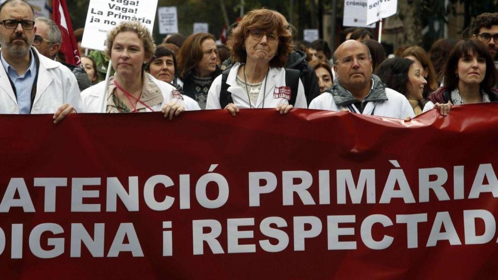 Médicos catalanes en una protesta por la atención primaria