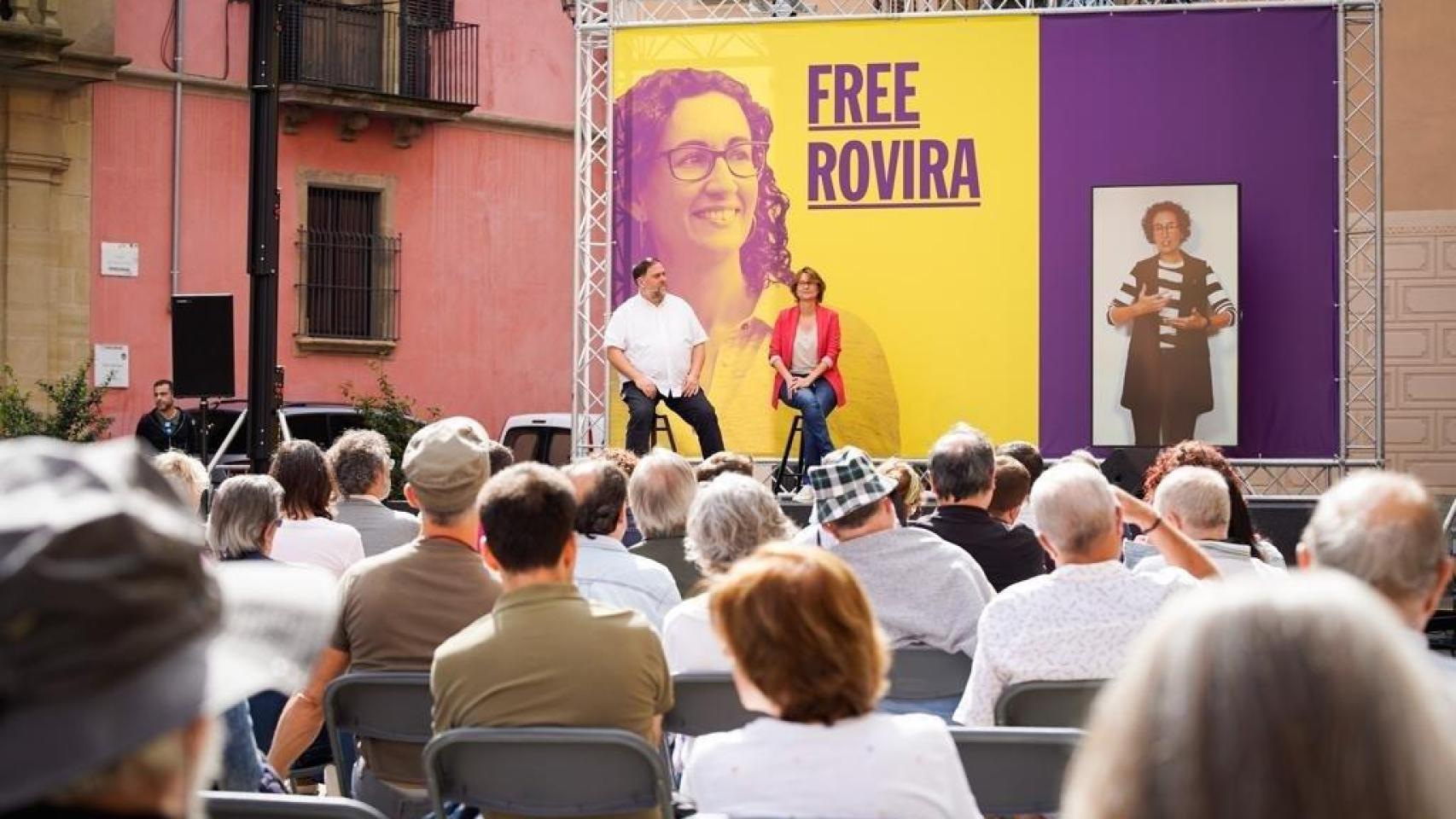 El exlíder de ERC, Oriol Junqueras; la secretaria general del partido, Marta Rovira, y la diputada en el Parlament Meritxell Serret, en un acto en Vic