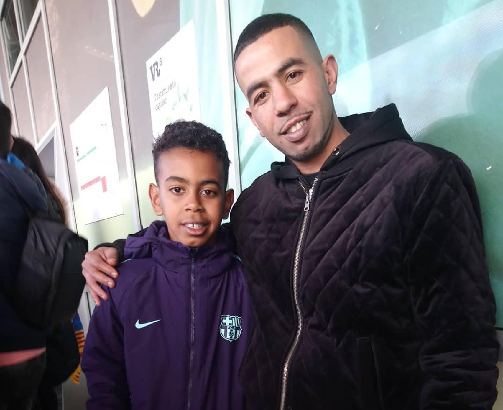 Mounir Nasraoui, junto a su hijo Lamine Yamal