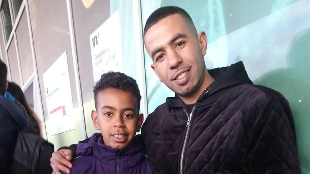 Mounir Nasraoui, junto a su hijo Lamine Yamal