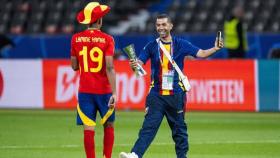 Mounir Nasraoui y su hijo Lamine Yamal celebran la conquista de la Eurocopa