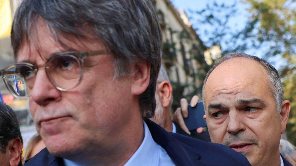 Carles Puigdemont y Jordi Turull, durante su breve aparición en Barcelona