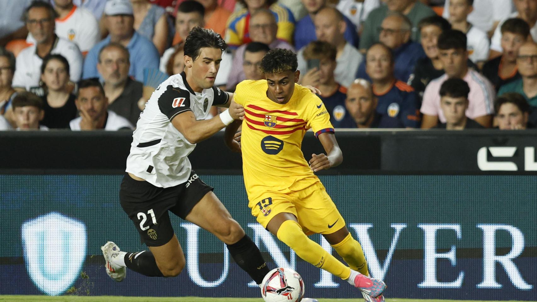 Lamine Yamal durante el partido contra el Valencia