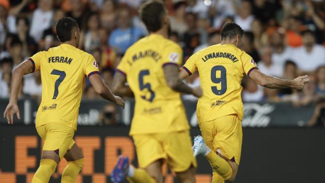 Robert Lewandowski celebra su segundo gol frente al Valencia