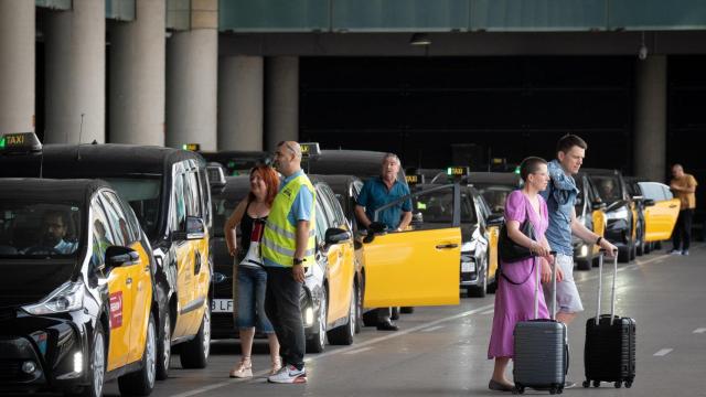 Imagen de una parada de taxis en el aeropuerto de El Prat