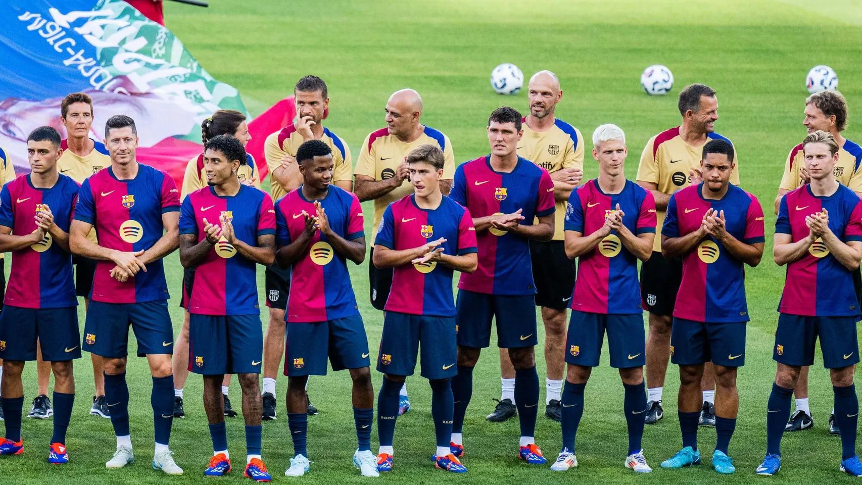 Los futbolistas del Barça, durante la presentación del Trofeo Joan Gamper