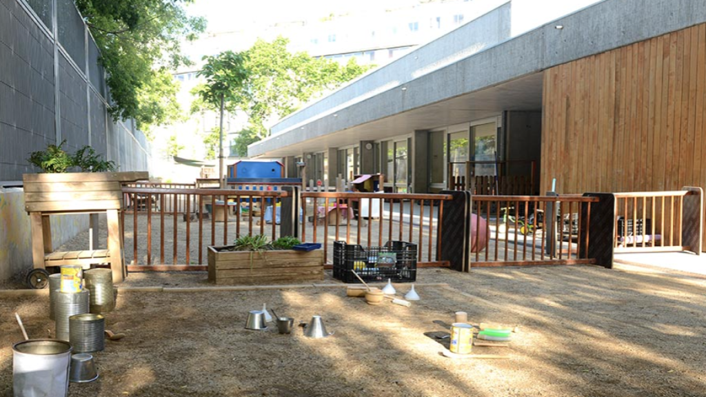 Imagen del patio de la guardería Cobi de Barcelona