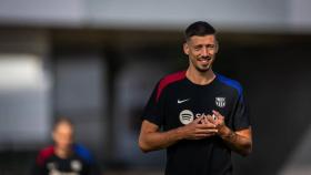 Clement Lenglet, durante un entrenamiento con el Barça de Hansi Flick