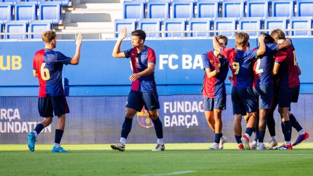 El Barça B de Albert Sánchez celebra una victoria contra la UD Ibiza