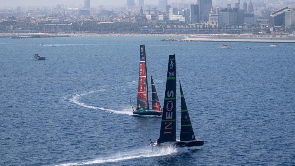 Imagen de un barco AC75 de la Copa América de vela