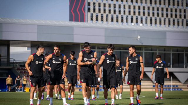 Pedri, Ferran Torres, Robert Lewandowski, Héctor Fort y Éric García, en un entrenamiento del Barça