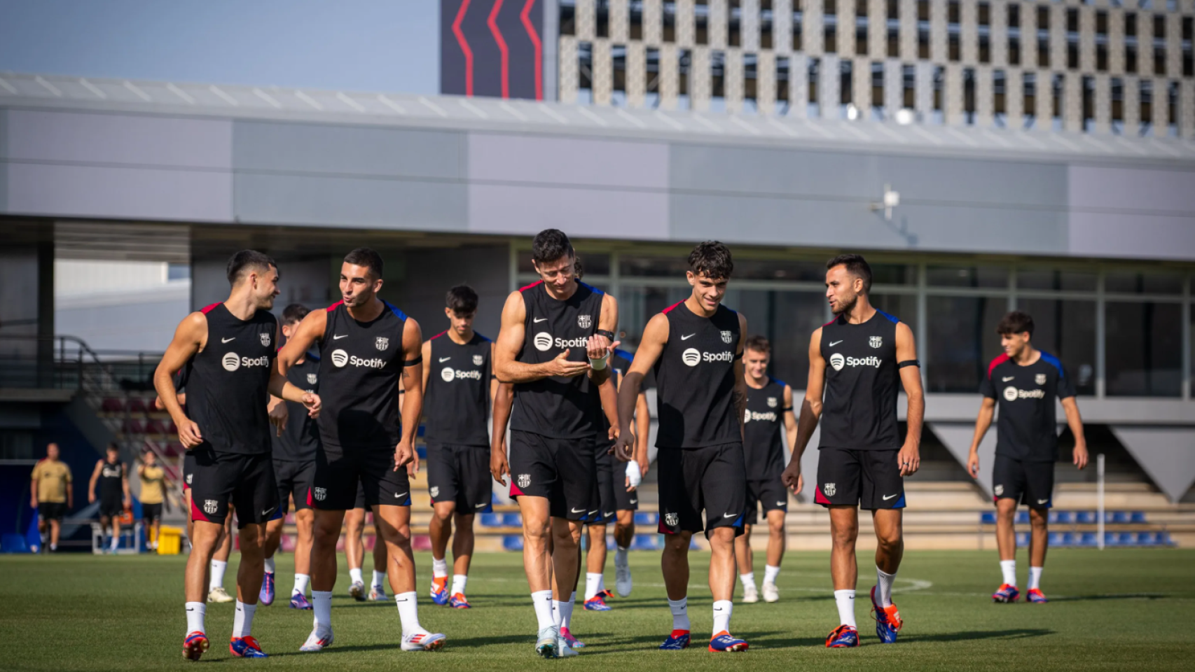 Pedri, Ferran Torres, Robert Lewandowski, Héctor Fort y Éric García, en un entrenamiento del Barça