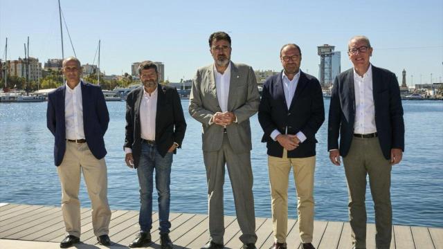 Ignacio Erroz (2d), gerente de Marina Port Vell y presidente del Clúster Náutico, en un acto