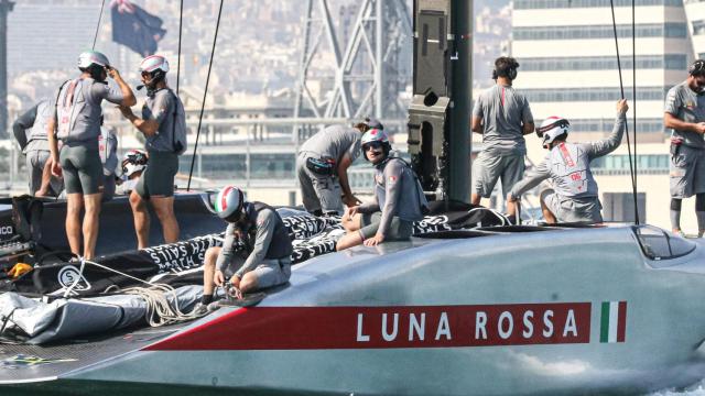 El equipo Luna Rossa Prada Pirelli, uno de los seis participantes en la Copa América de vela