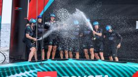 El Emirates Team New Zealand, celebrando su victoria en Barcelona