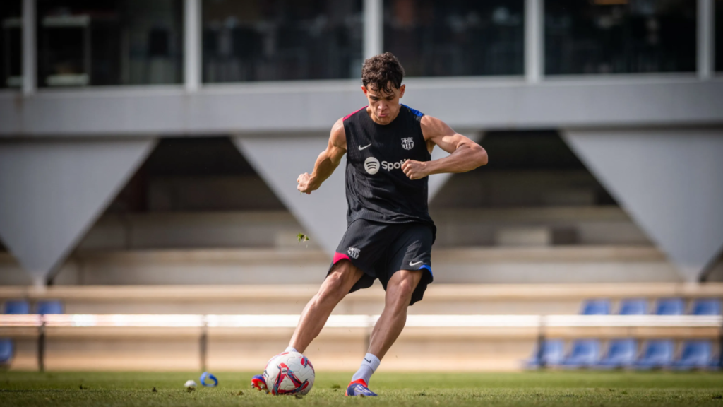 Héctor Fort, en un entrenamiento del Barça