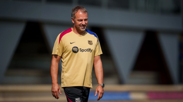 Hansi Flick, sonriente en la sesión de recuperación tras vencer al Athletic Club