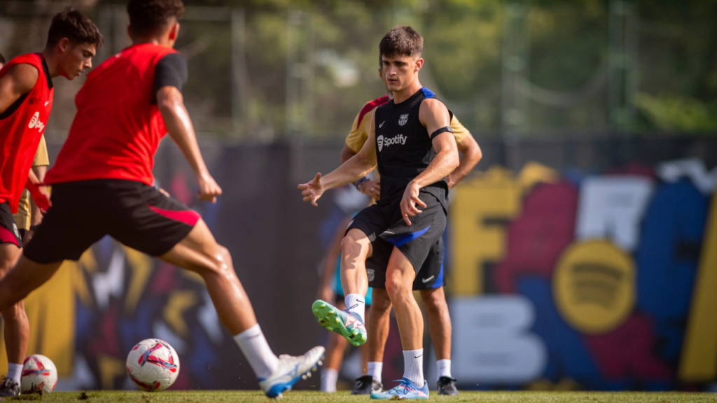 Pau Víctor y Álex Valle, durante un entrenamiento del Barça