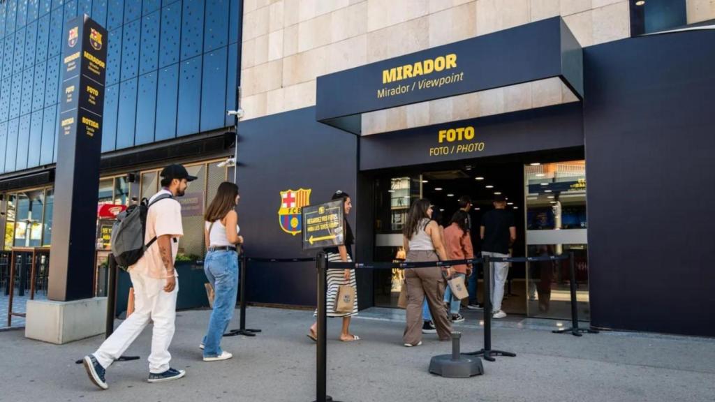 Entrada al mirador de las obras del Camp Nou