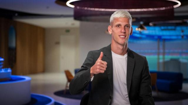 Dani Olmo, tras la firma de su contrato con el Barça