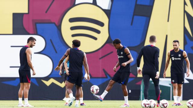 Los futbolistas del Barça entrenan antes del partido contra el Rayo Vallecano