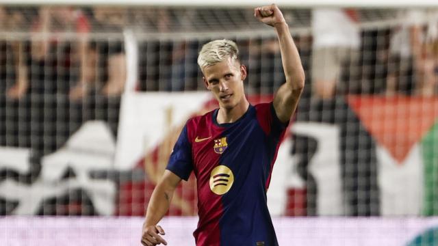 Dani Olmo festeja su debut goleador con el Barça en Vallecas