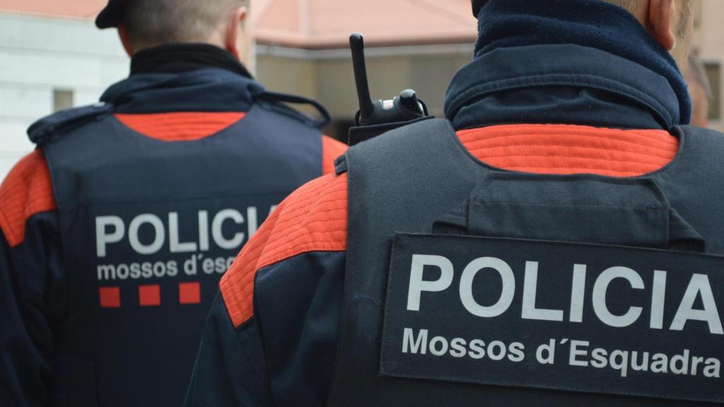 Dos agentes de los Mossos d'Esquadra