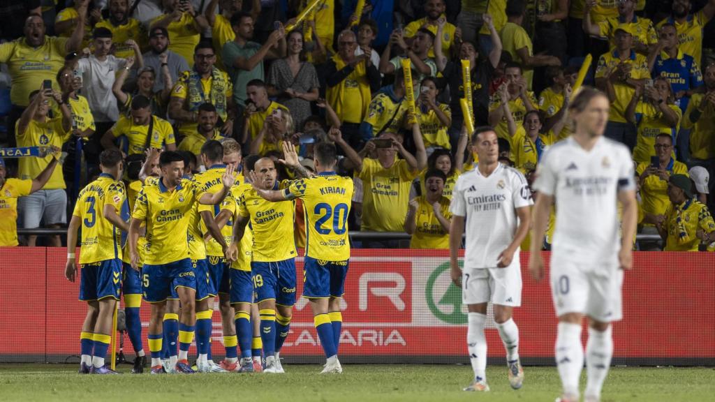 Los jugadores de Las Palmas celebran el gol de Alberto Moleiro contra el Real Madrid