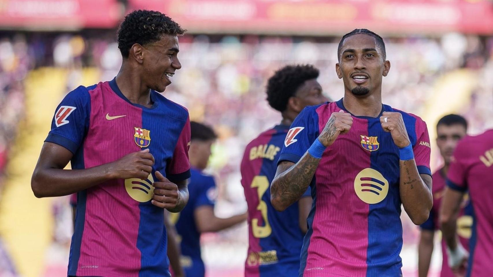 Lamine Yamal y Raphinha celebran el primer gol del Barça contra el Valladolid