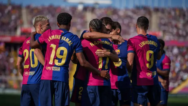 El Barça, reunido tras marcar un gol en Montjuïc