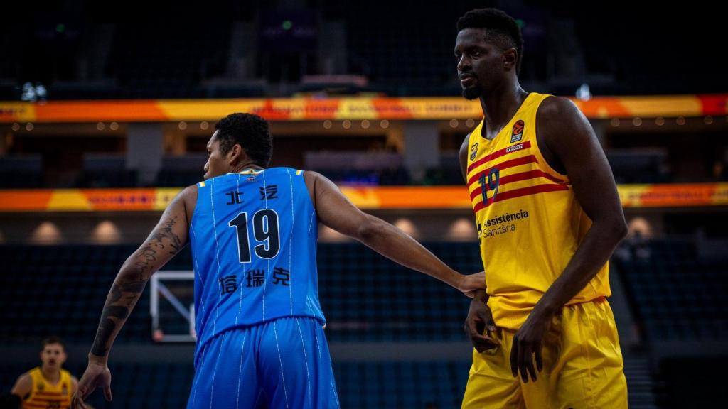 Youssoupha Fall en su debut en el Barça de basket