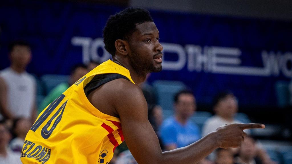 Chimezie Metu debuta con el Barça de basket