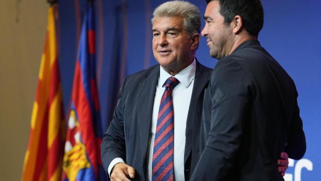 El presidente del Barça, Joan Laporta, y el director deportivo, Deco, en un acto del club